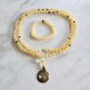 Serpentin (gelb) -Mala mit Messinganhänger (Baum des Lebens) und Armband